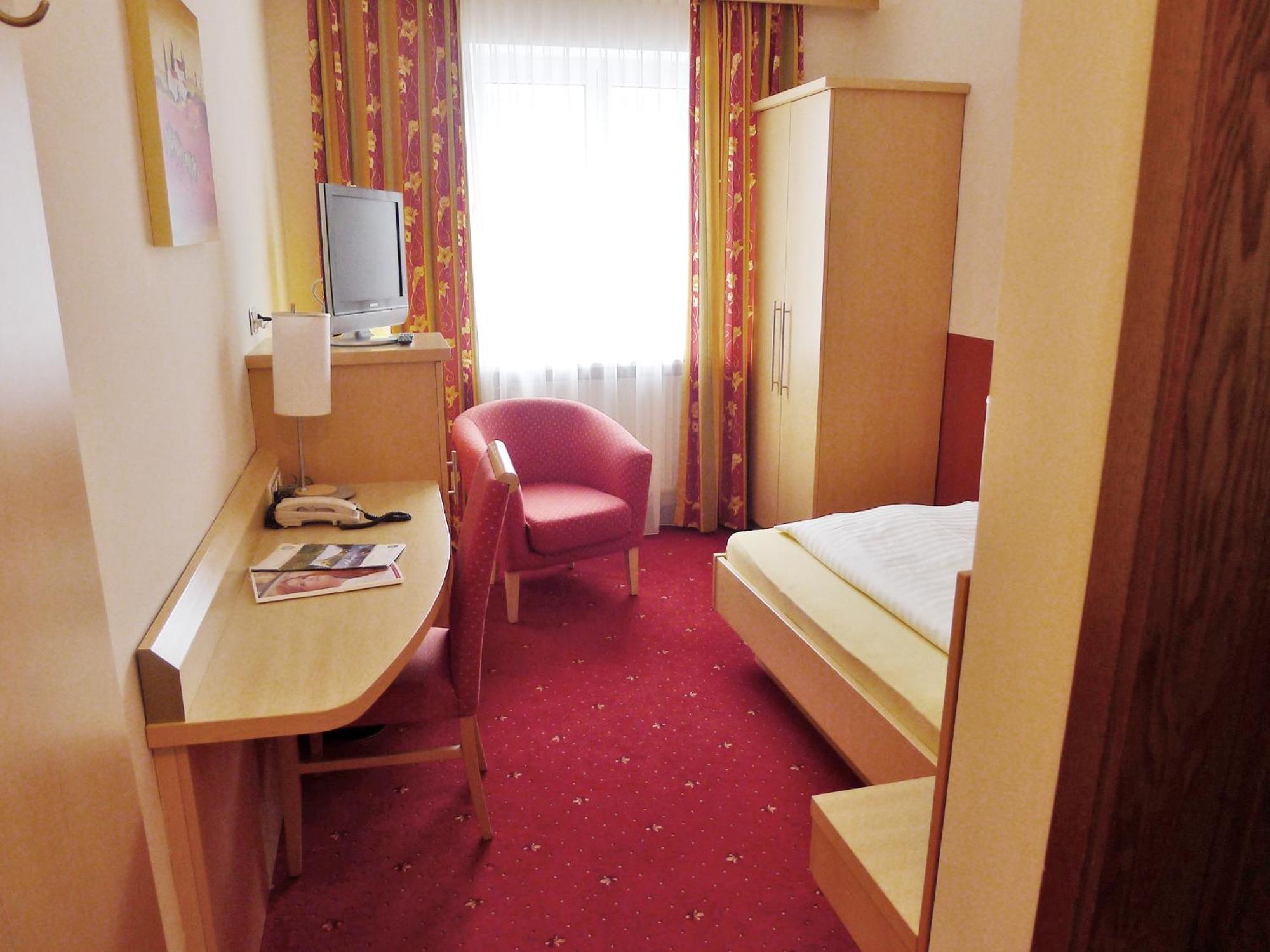 Hotel Restaurant Böck Roter Hahn Sankt Poelten Rum bild
