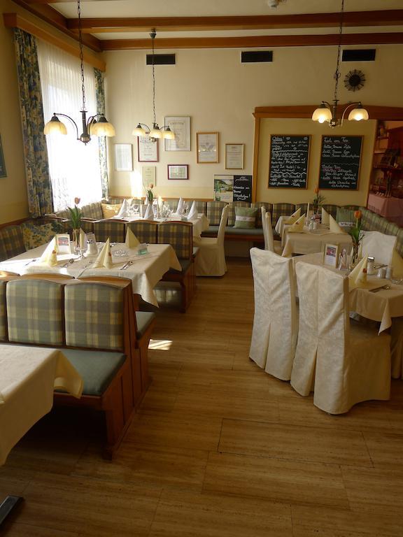 Hotel Restaurant Böck Roter Hahn Sankt Poelten Exteriör bild