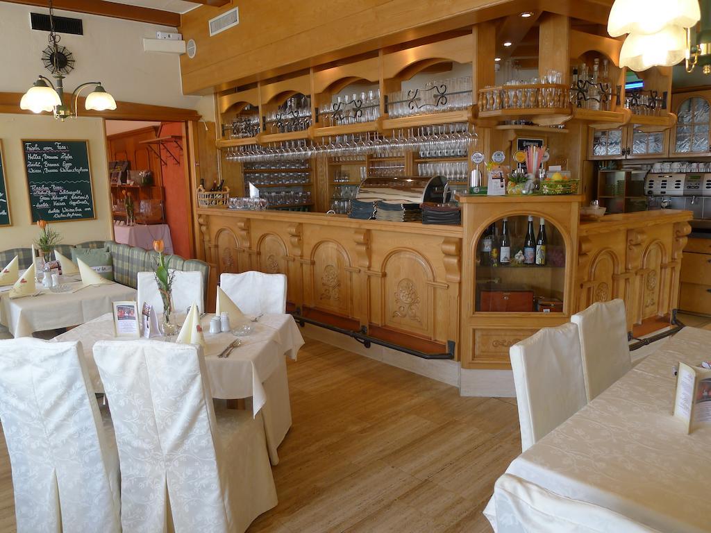 Hotel Restaurant Böck Roter Hahn Sankt Poelten Exteriör bild