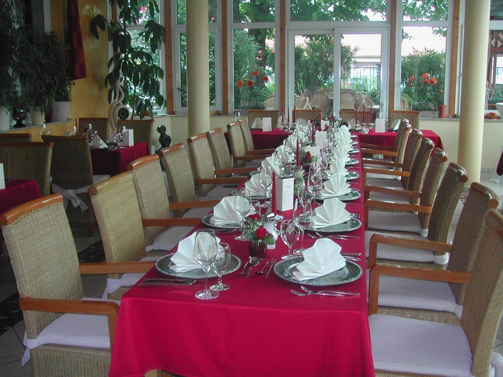 Hotel Restaurant Böck Roter Hahn Sankt Poelten Exteriör bild