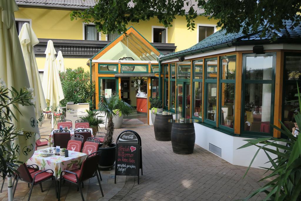 Hotel Restaurant Böck Roter Hahn Sankt Poelten Exteriör bild