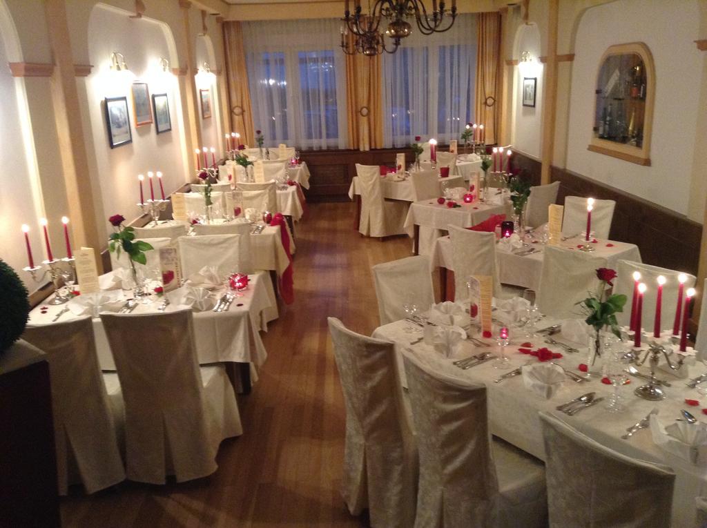 Hotel Restaurant Böck Roter Hahn Sankt Poelten Exteriör bild