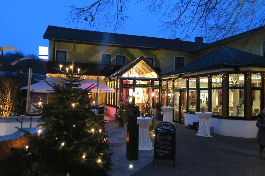 Hotel Restaurant Böck Roter Hahn Sankt Poelten Exteriör bild