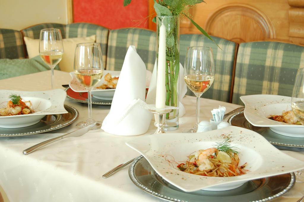 Hotel Restaurant Böck Roter Hahn Sankt Poelten Exteriör bild